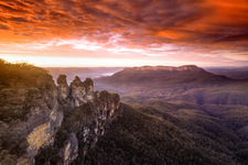 JV115 Sunrise over Jamison Valley